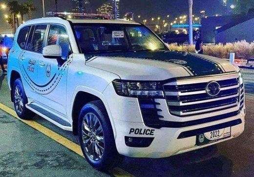 تویوتا لندکروز 2022 خودرو جدید پلیس کشور امارات